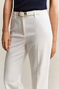 Slacks mit ausgestelltem Bein