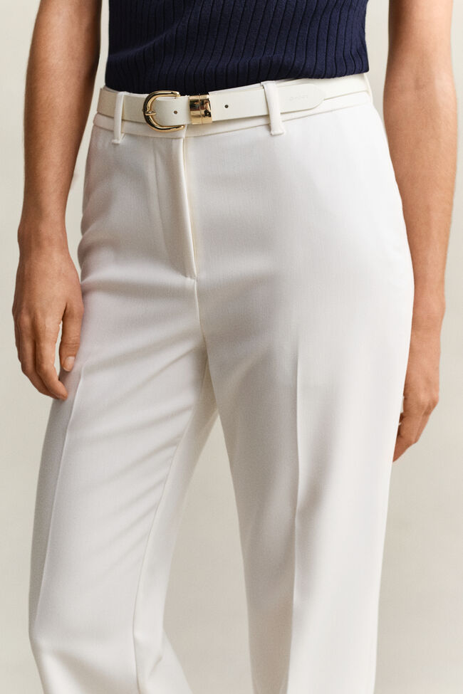 Slacks mit ausgestelltem Bein