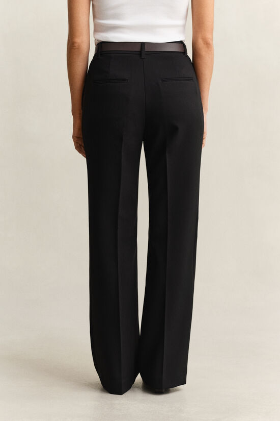 Slacks mit ausgestelltem Bein