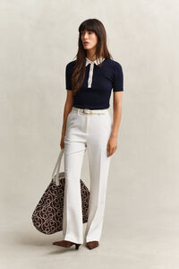 Slacks mit ausgestelltem Bein