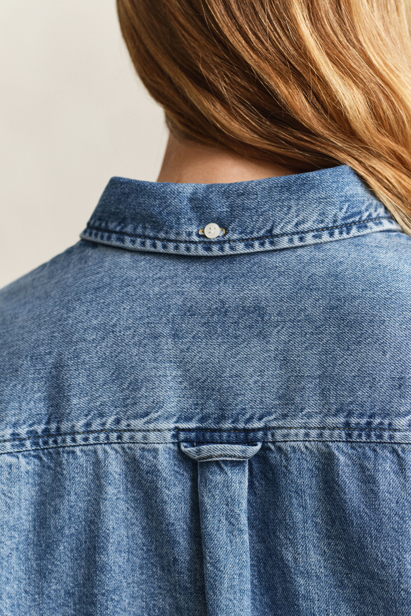 Jeansbluse mit Stickerei