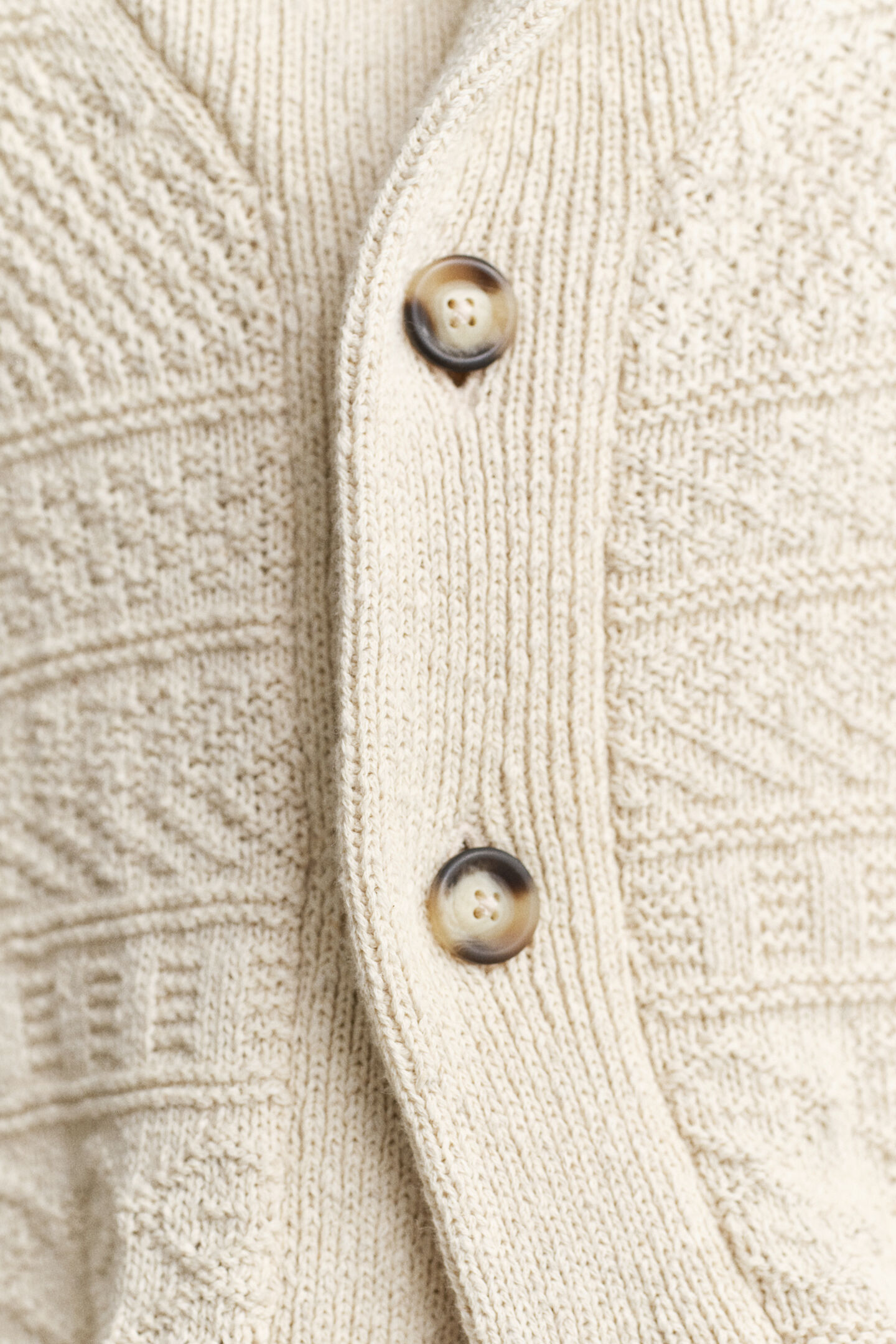 Strickjacke aus strukturiertem Baumwollmix