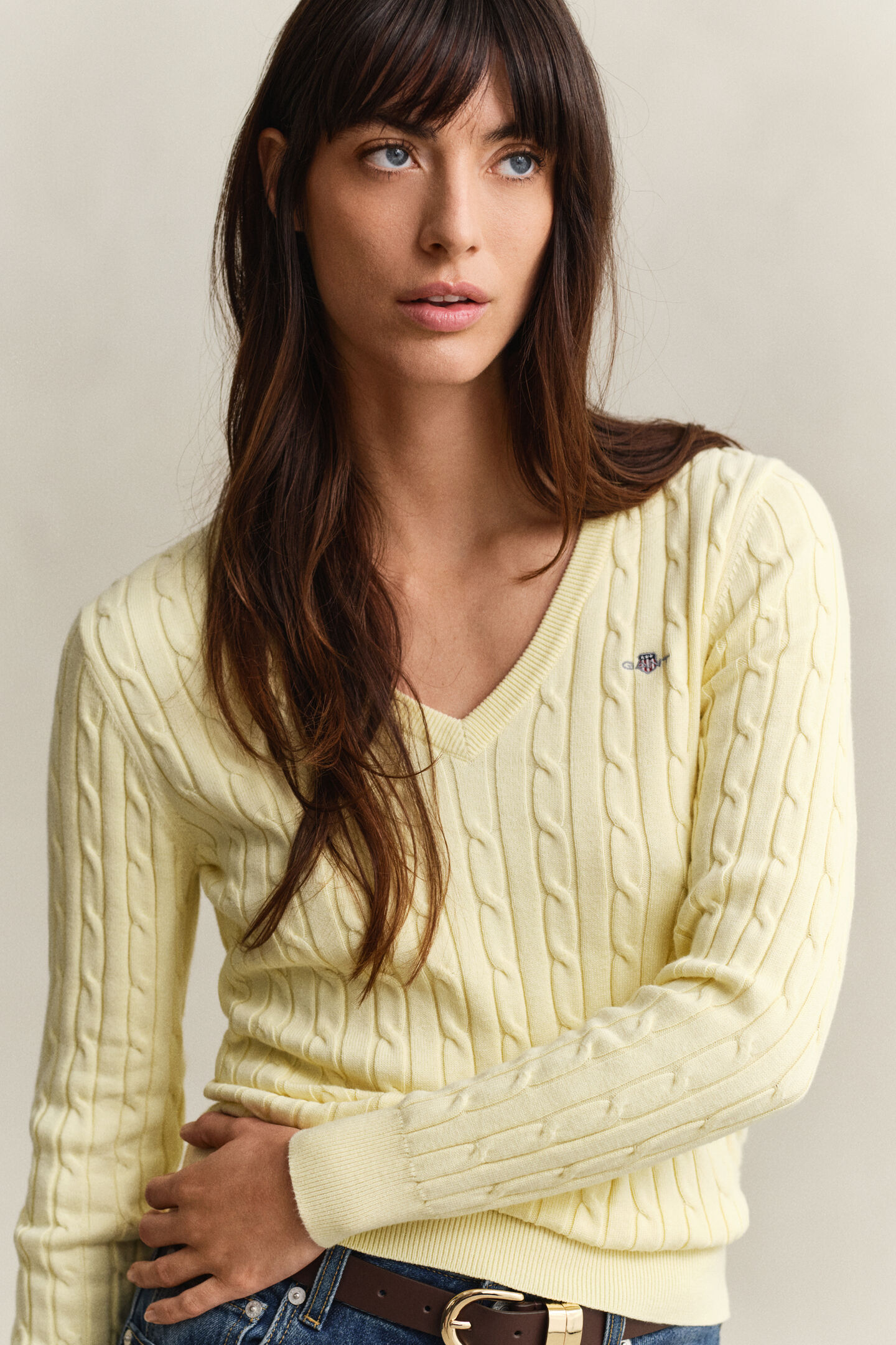V-Neck Pullover mit Zopfmuster