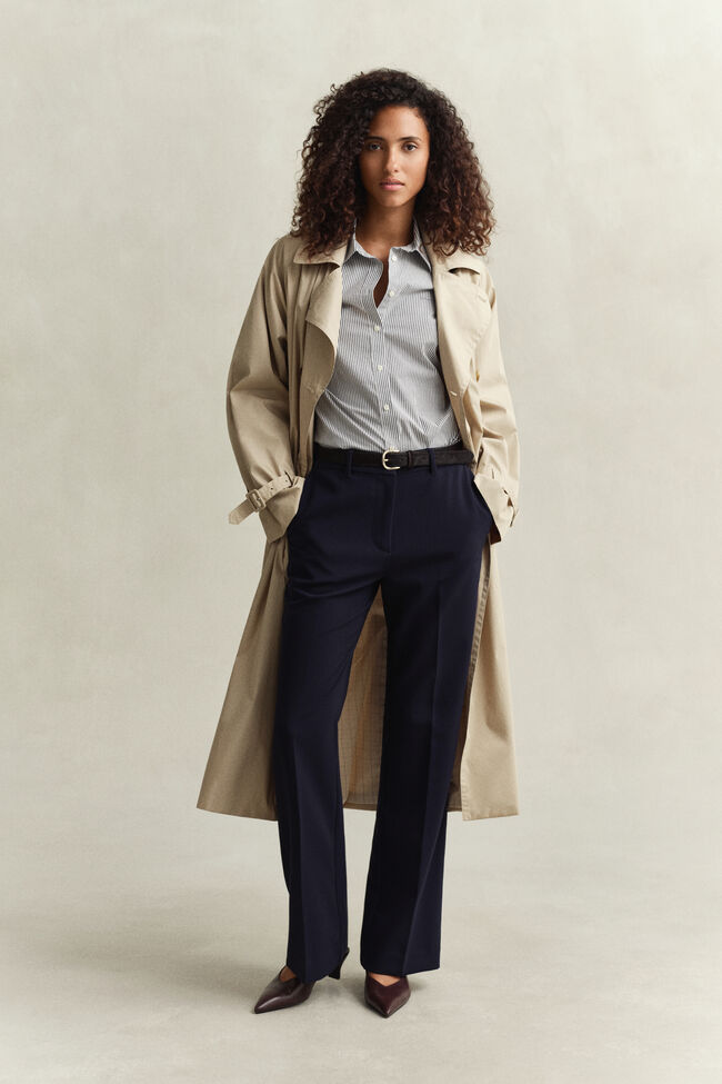 Slacks mit ausgestelltem Bein