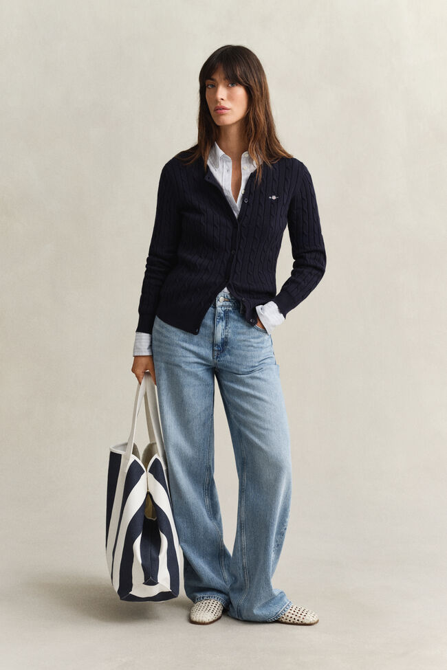 Strickjacke mit Zopfmuster