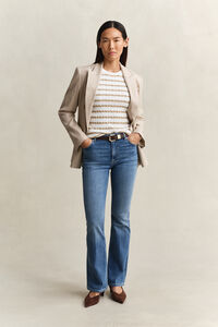 Stretch Jeans mit ausgestelltem Bein