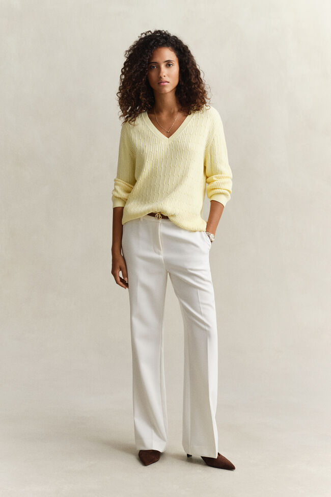 V-Neck Pullover mit Zopfmuster