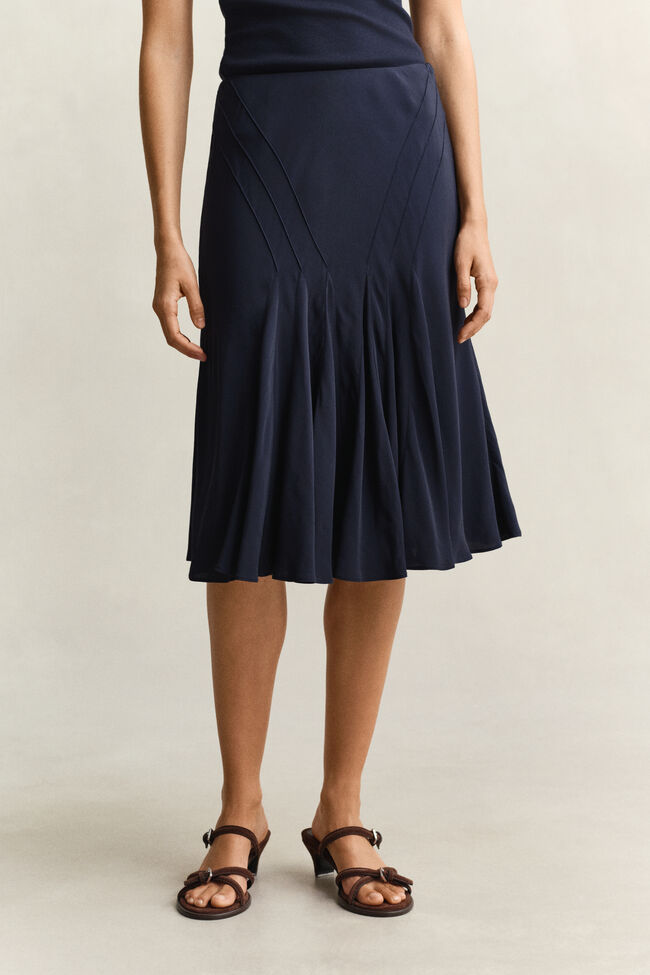 Ausgestellter schr&auml;g geschnittener Rock