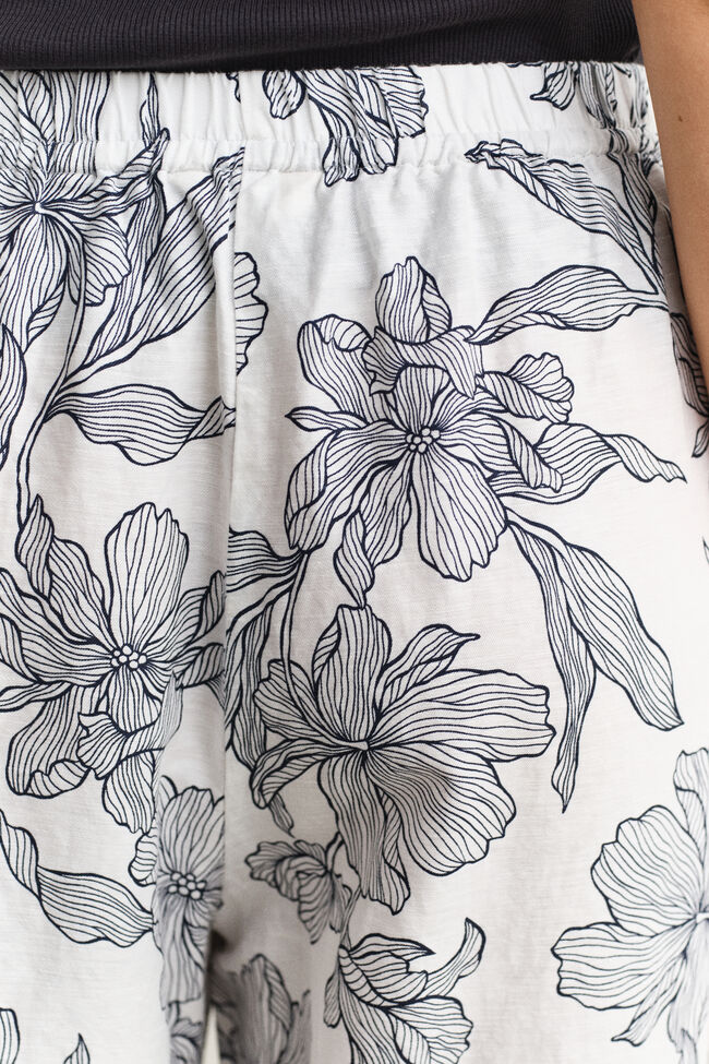 Gebl&uuml;mte Leinenhose