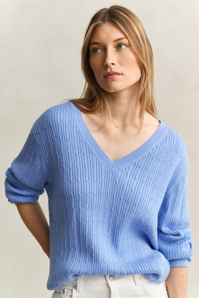 V-Neck Pullover mit Zopfmuster