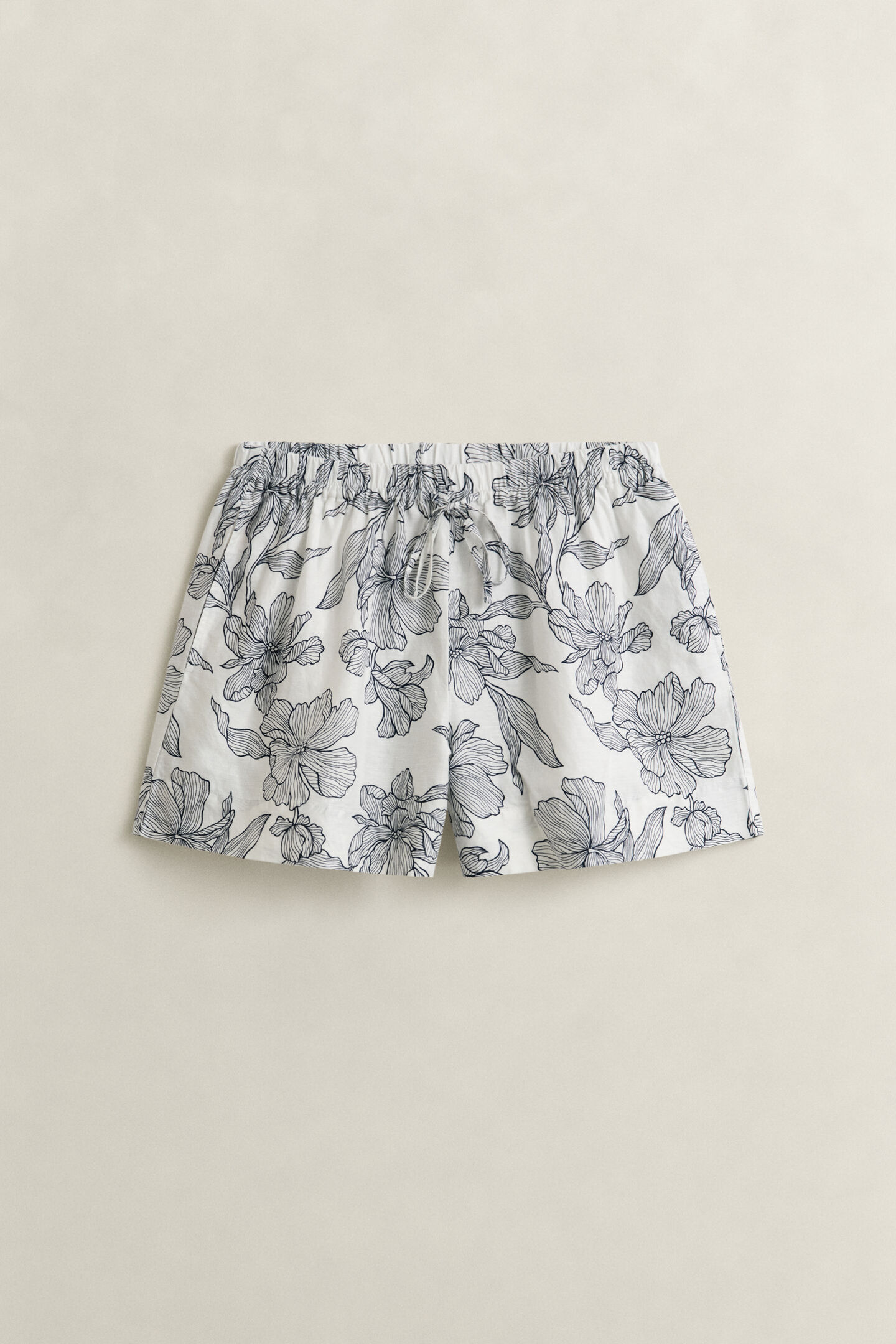 Gebl&uuml;mte Shorts aus Leinen