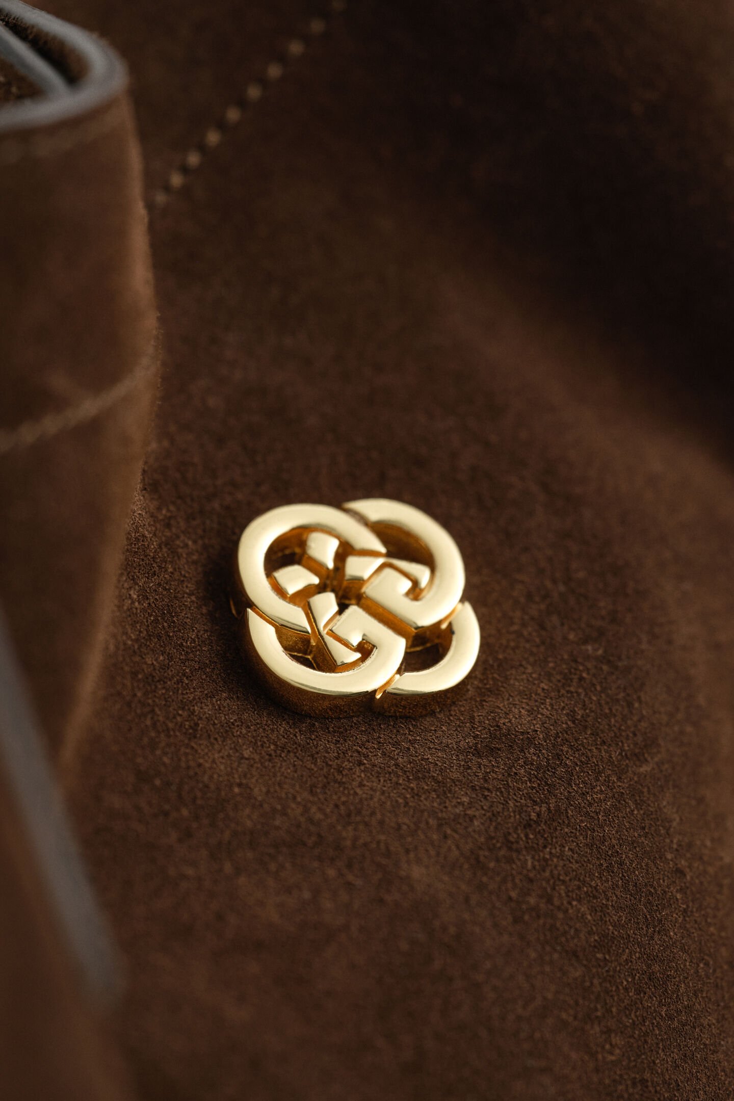 Tragetasche aus Veloursleder