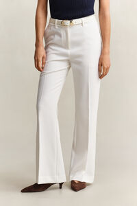 Slacks mit ausgestelltem Bein