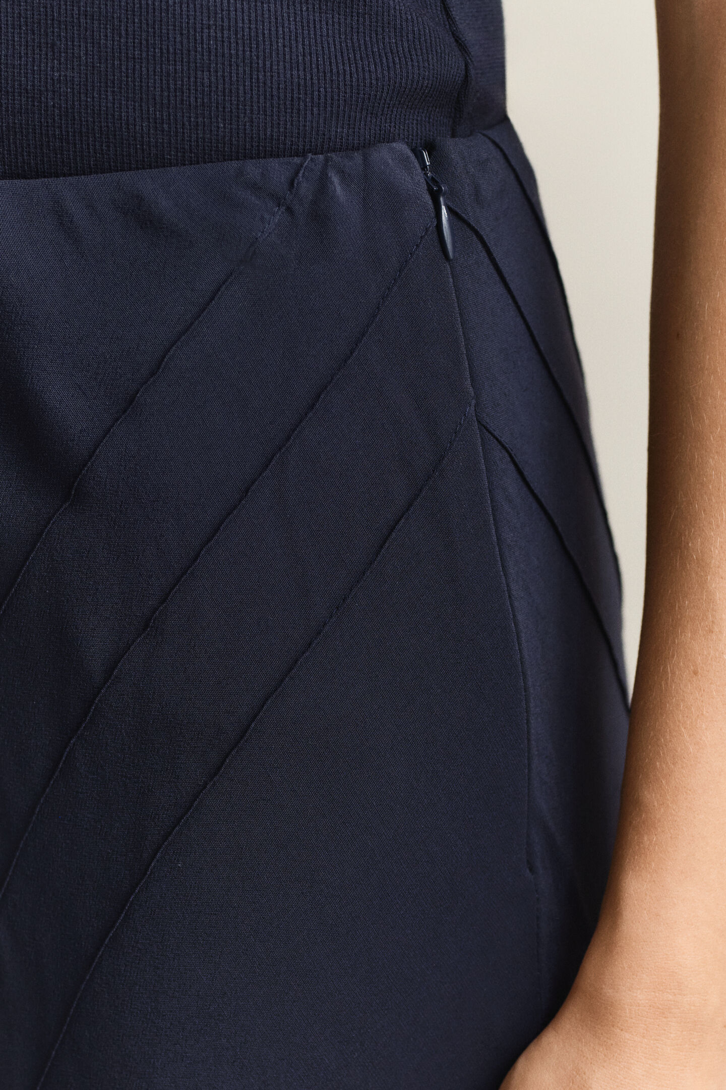 Ausgestellter schr&auml;g geschnittener Rock