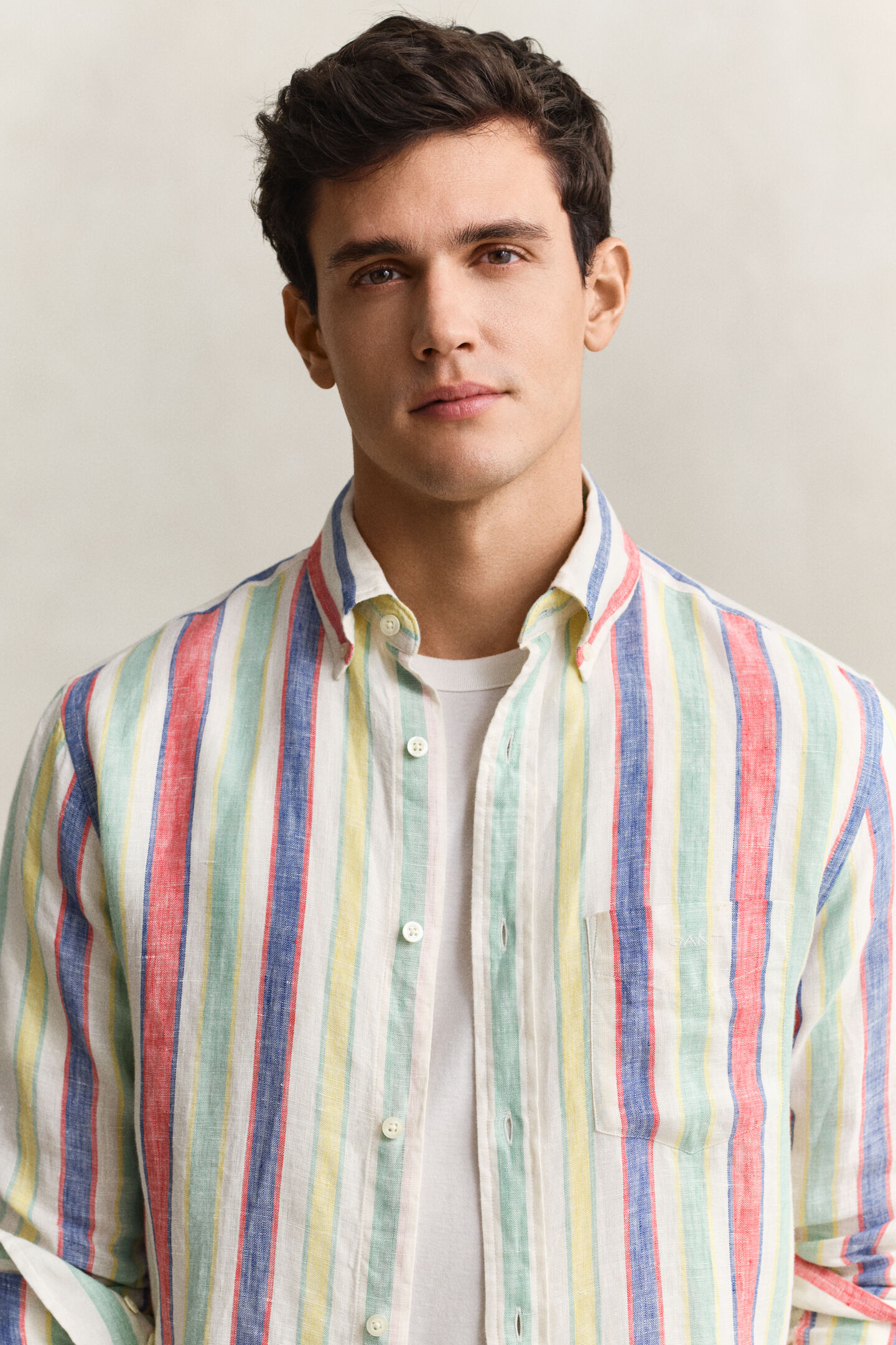Bunt gestreiftes Leinenhemd