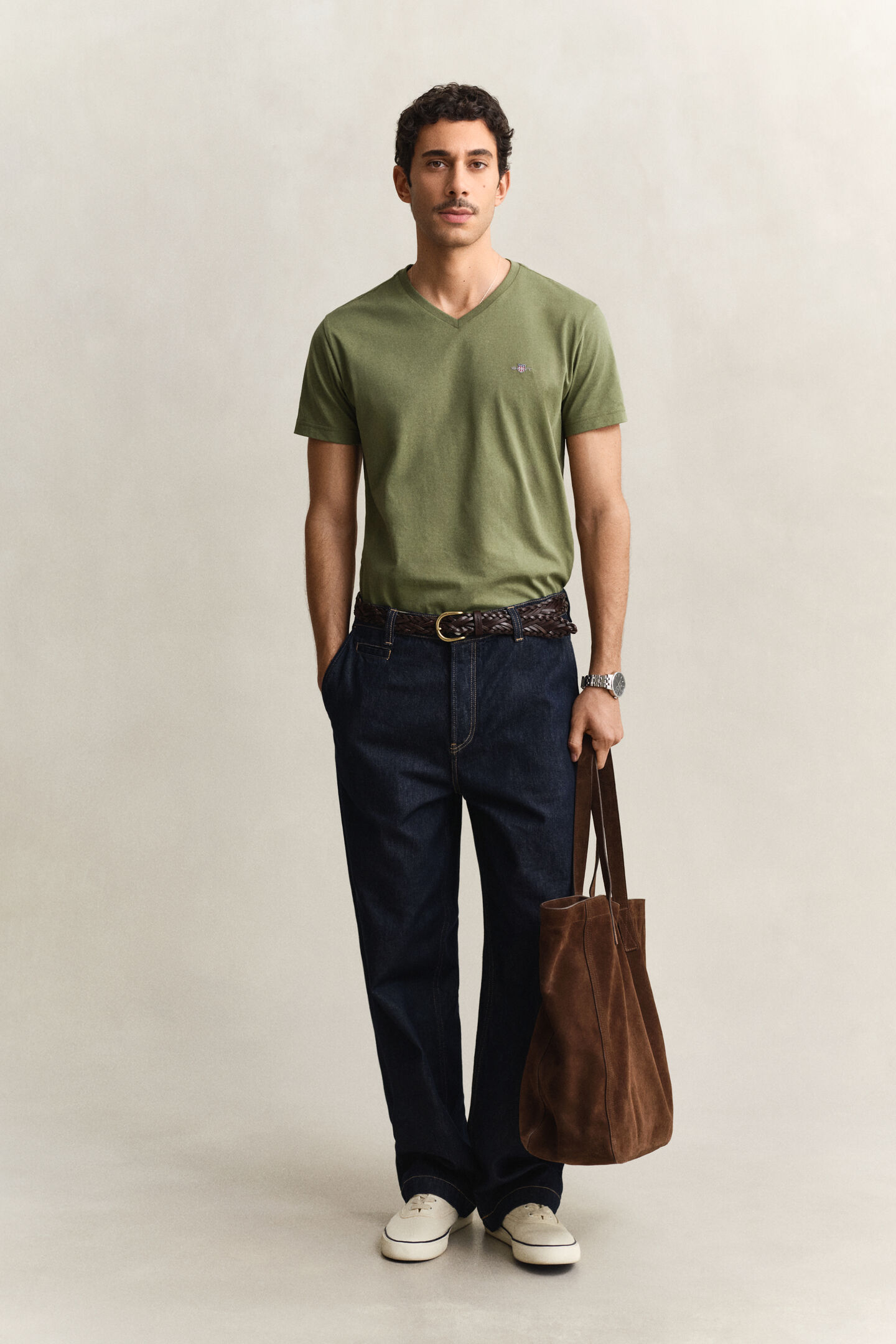 Slim Fit Shield T-Shirt mit V-Ausschnitt