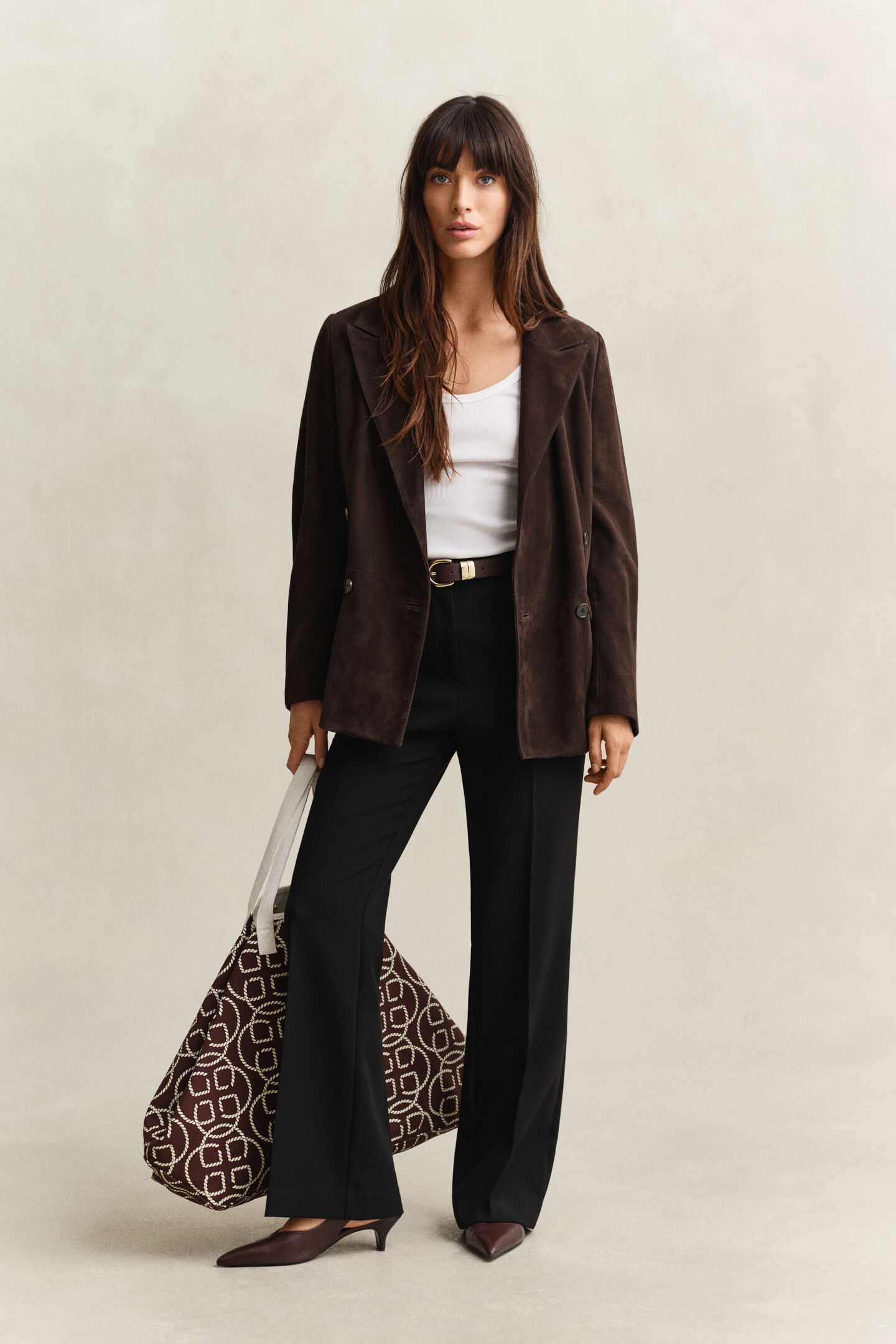 Slacks mit ausgestelltem Bein