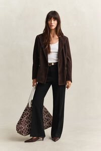 Slacks mit ausgestelltem Bein