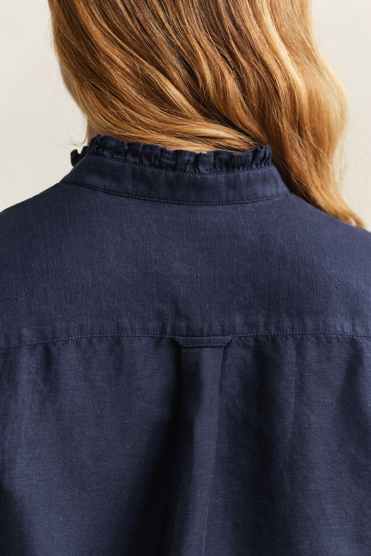 R&uuml;schenbluse aus Leinenmix