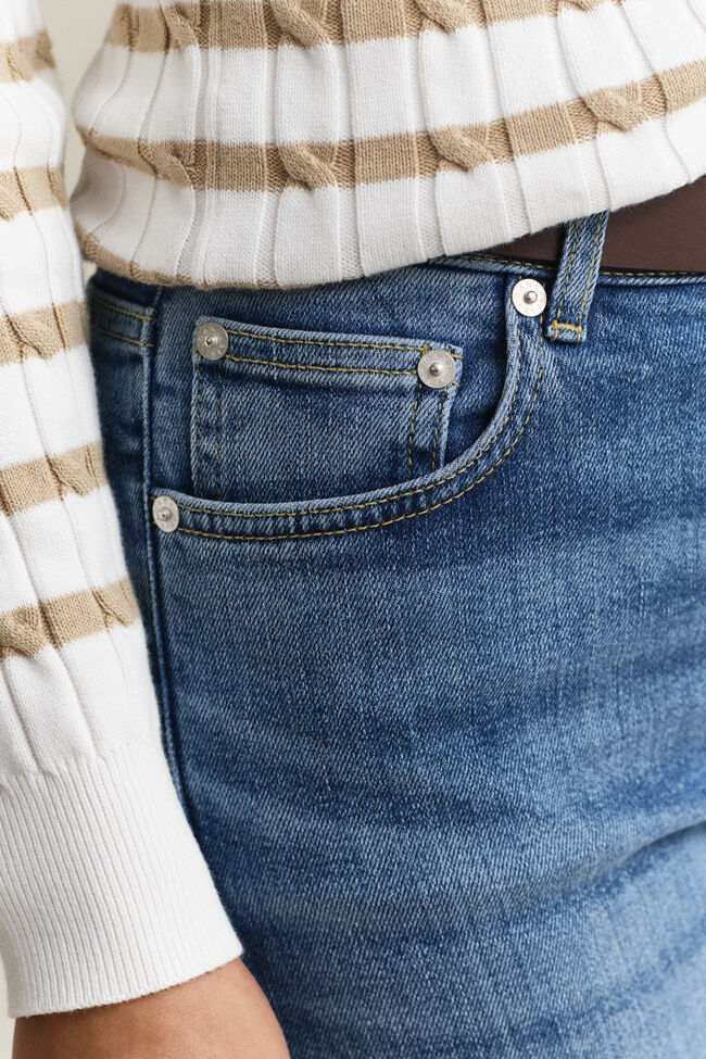 Stretch Jeans mit ausgestelltem Bein