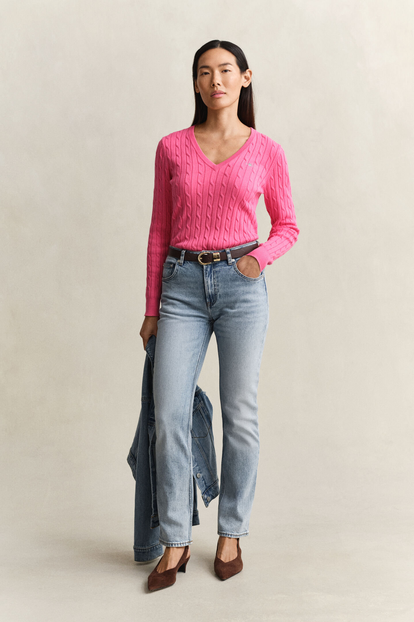 V-Neck Pullover mit Zopfmuster