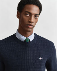 Rundhalspullover mit Mini-Zopfmuster