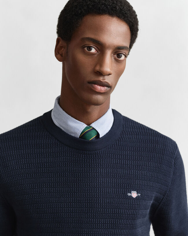 Rundhalspullover mit Mini-Zopfmuster