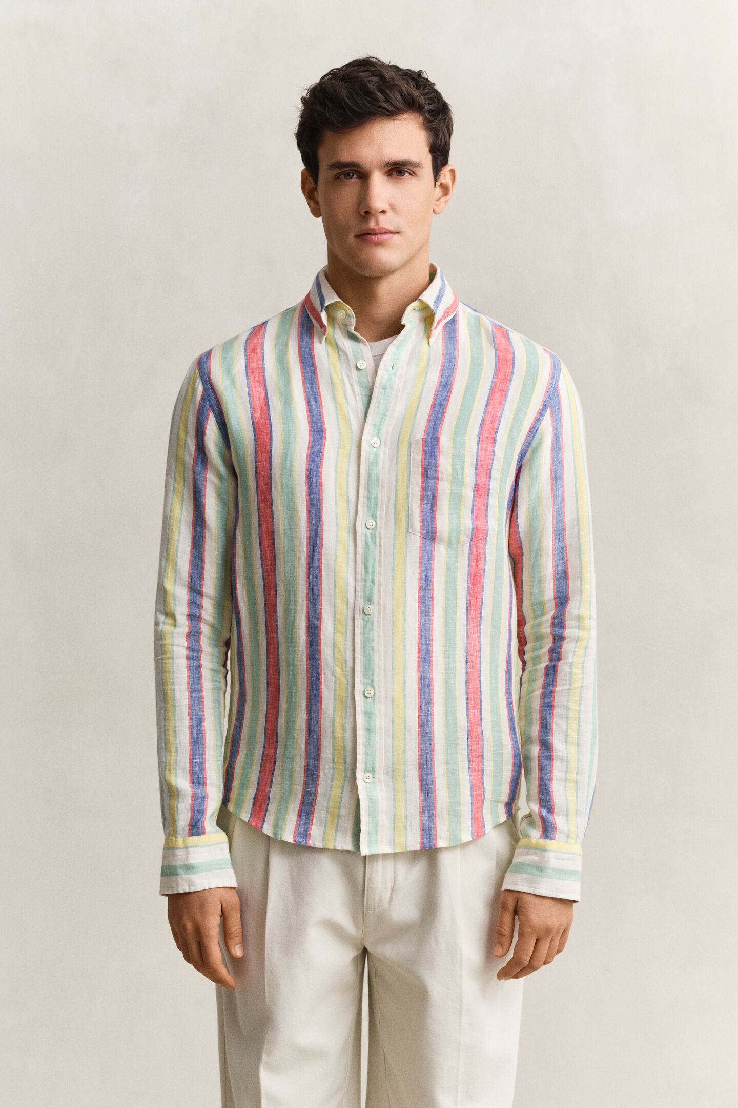 Bunt gestreiftes Leinenhemd
