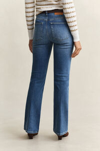 Stretch Jeans mit ausgestelltem Bein
